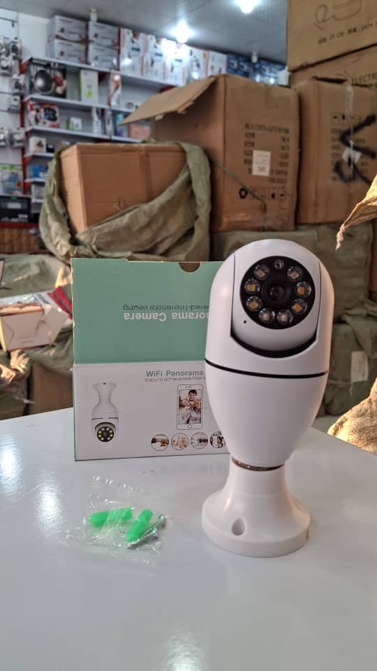 دوربین لامپی چرخش 360 درجه قابل کنترل با نرم افزار v380 اصل